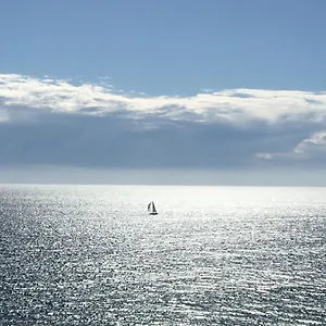 https://puerta-del-mar-aticospa-incluido-en-primer-linea.1costadelsol.com